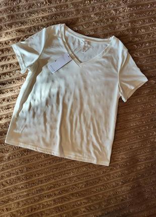 Женская футболка прямого кроя с v-образным вырезом