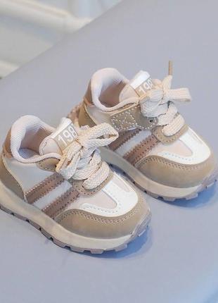 Кроссовки для самых маленьких 16-20 р