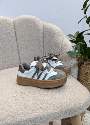 Кросівки для діток