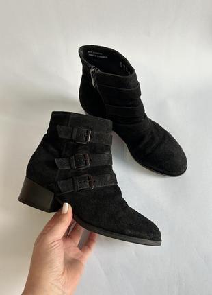 Женские замшевые демисезонные ботиночки от clark's