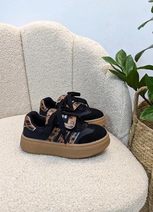 Стильні кросівки для дівчинки