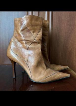 Сапожки короткие остроносые