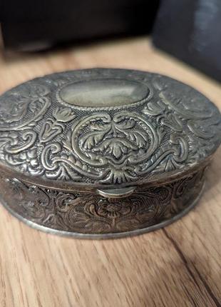 Мельхиоровая шкатулка