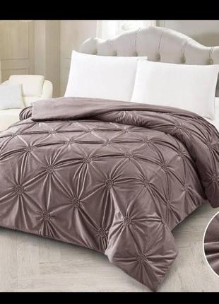 Шикарное покрывало на кровать в цветах