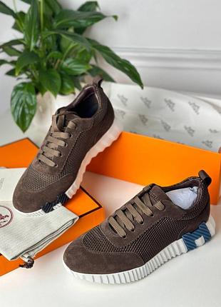Кроссовки женские