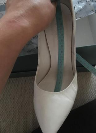 Шкіряні туфлі-човники перлового кольору9 фото