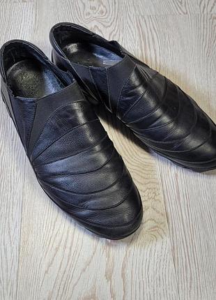 Спорт-туфлі на щільній підошві,  шкіра ,без шнурків , бренду carnaby,  розмір 43