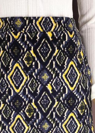 Брендовая юбка "tu" из микровельвета с геометрическим принтом. размер uk14.7 фото