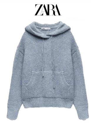 Свитер с капюшоном