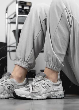 Кроссовки женские / мужские серые замшевые осенние летние new balance 2002r light grey