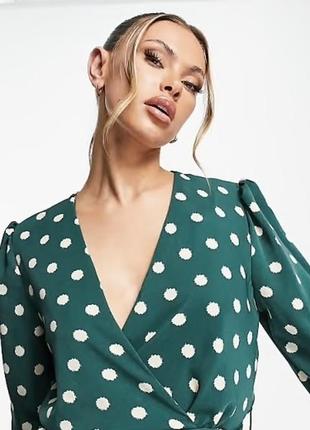 Изумрудная блуза на запах с завязкой