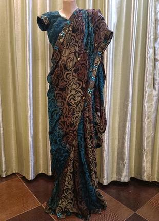 Красивое индийское сари с чоли