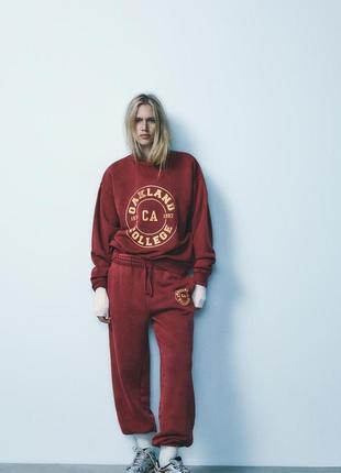 Очень красивый и яркий свитер свитшот интересного актуального цвета бургунди новая коллекция от zara