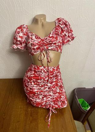 Крутой костюм с юбкой shein