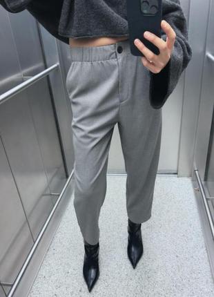 Актуальные стильные брюки в красивом сером цвете новая коллекция zara