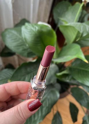 Сияющая полупрозрачная помада для губ l'oreal paris color riche shine