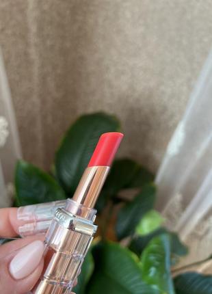 Сияющая полупрозрачная помада для губ l'oreal paris color riche shine