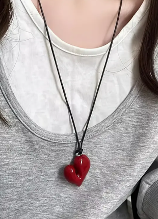 Колье - шнурок с кулоном бордовое сердце
