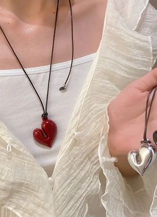 Колье - шнурок с кулоном бордовое сердце