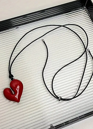 Колье - шнурок с кулоном бордовое сердце