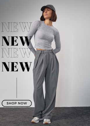 Темно-сірі класичні брюки з акцентними гудзиками на поясі