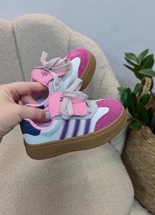 Весняні кросівки для дівчинки