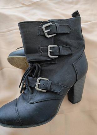 Еко шкіра ідеальний стан весна осінь 2025