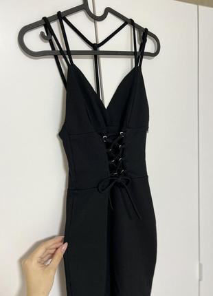 Платье черная мини короткая мини с красивой спинкой и декольте корсетна