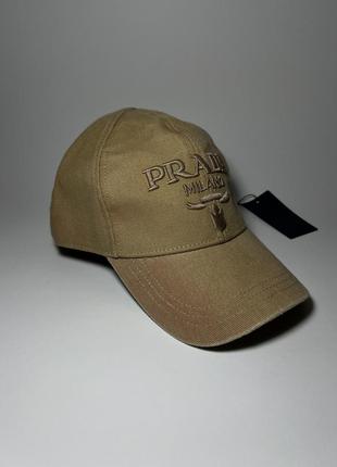 Кепка prada беж та бордо