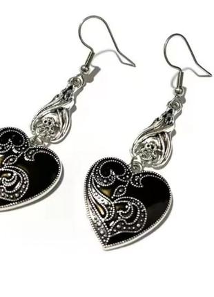 Серьги с сердцами черные