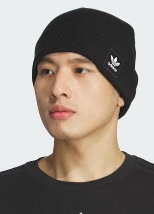 Шапка adidas. оригинал.