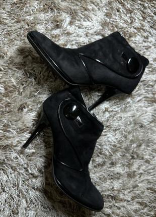 Чорні туфлі