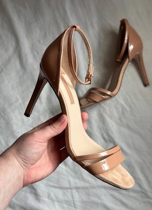 Женские босоножки лаковые dorothy perkins 40