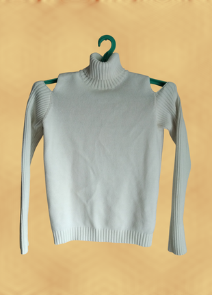 Гольф із відкритими плечима