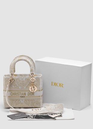 Женская сумка с вышивкой в стиле dior