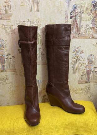 Сапоги американского бренда guess