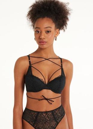 Чорний мереживний бюстгальтер tezenis з портупеями