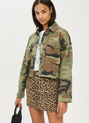 Камуфляжная оверсайз джинсовая куртка хаки topshop