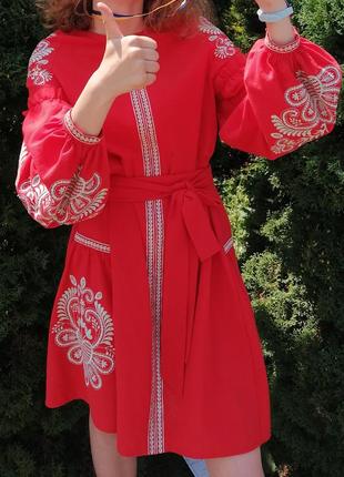 Вышитое платье