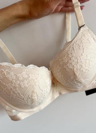 Бюстгальтер мереживний на чашку в