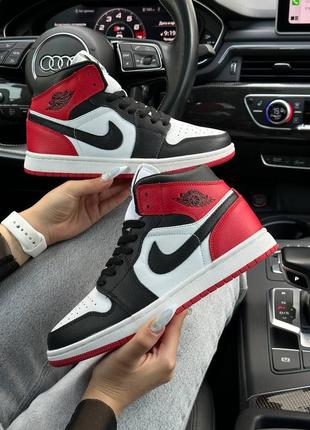 Женские кроссовки nike air jordan 1 retro hd red white