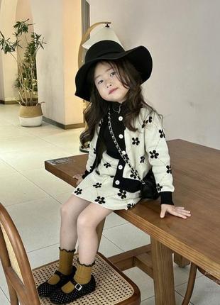 Комплект для девочки с юбочкой вязаный