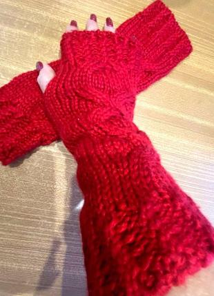 Красиві в'язані  мітенки колір-стигла малина / туреччина /.