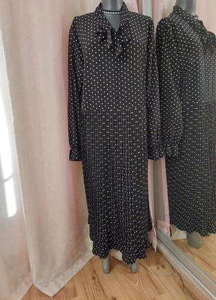 Шикарне з плісируванням плаття 👗
