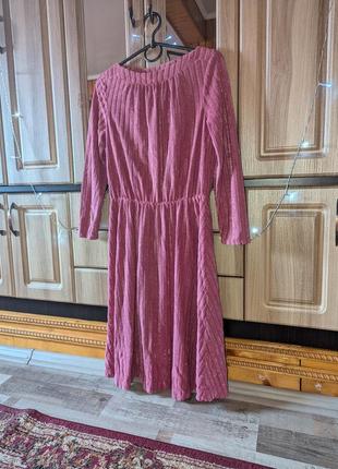 Платье в рубчик под велюр, стильное и удобное