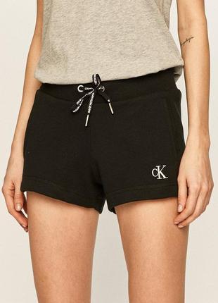 Женские шорты calvin front klein j20j213379