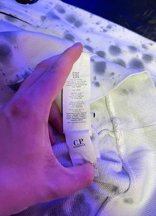 Белоснежный кастомный свитшот tie dye от бренда cp company