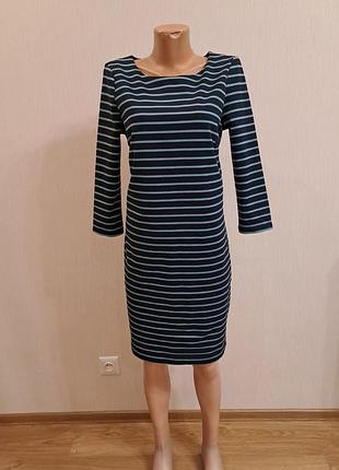 Женское платье с рукавом