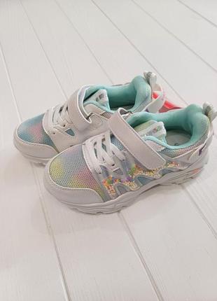 Детские весенние кроссовки на девочку в размерах: 29 (17,5 см) и 31 (19,3 см)