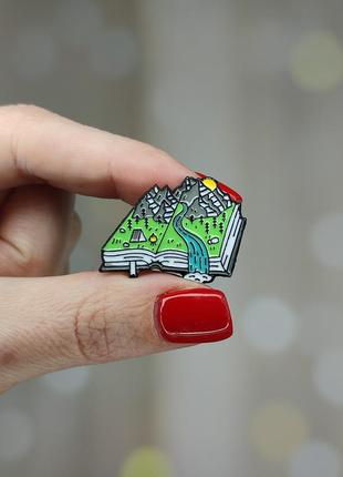 Металлический значок, пин "книга. горный пейзаж" (знач0202)